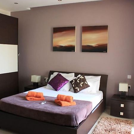 Sunny 2 Bedroom, 2 Bathrooms, Seaside Apt. Sliema Eksteriør billede
