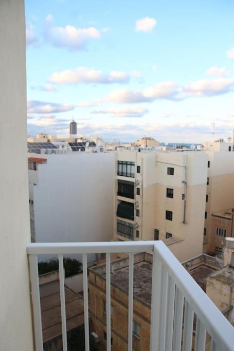 Sunny 2 Bedroom, 2 Bathrooms, Seaside Apt. Sliema Eksteriør billede