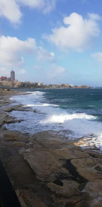 Sunny 2 Bedroom, 2 Bathrooms, Seaside Apt. Sliema Eksteriør billede