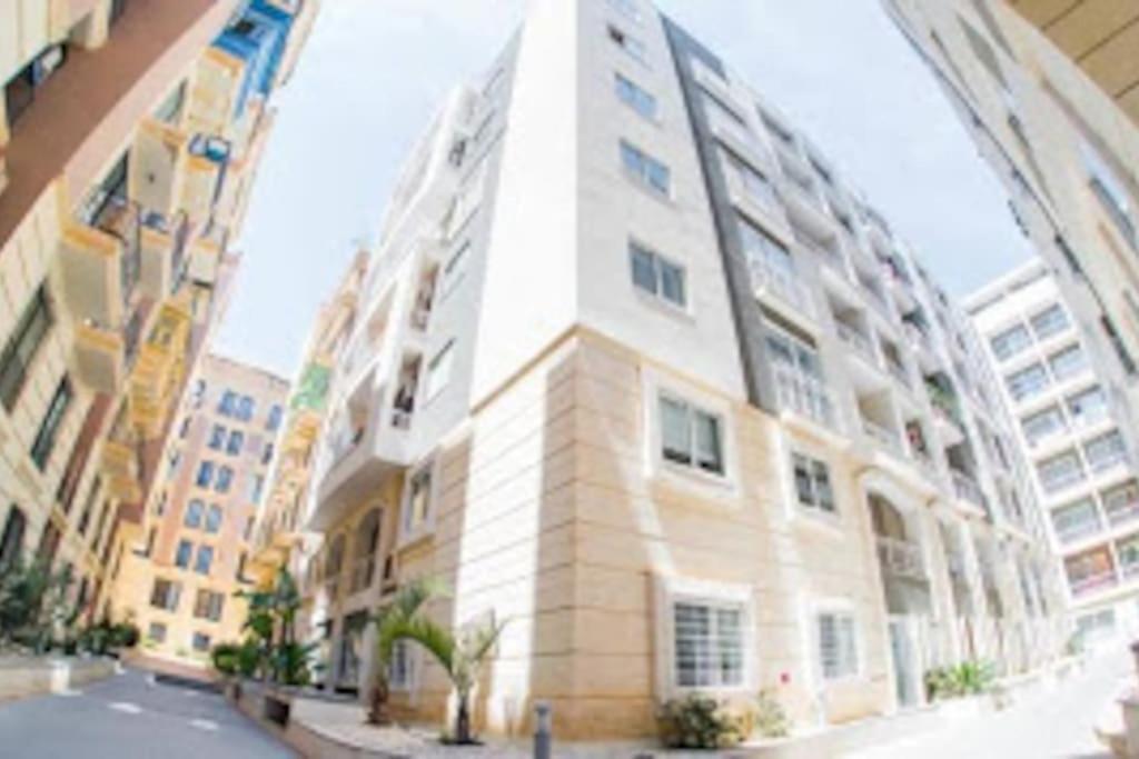 Sunny 2 Bedroom, 2 Bathrooms, Seaside Apt. Sliema Eksteriør billede