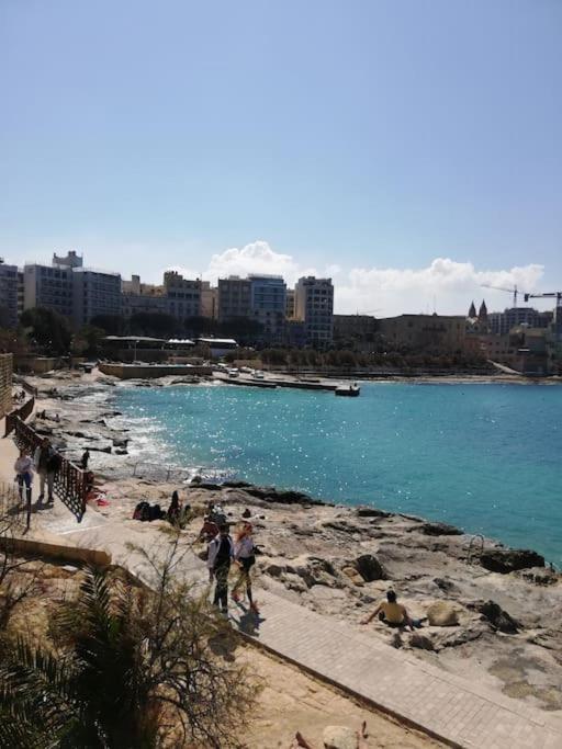 Sunny 2 Bedroom, 2 Bathrooms, Seaside Apt. Sliema Eksteriør billede