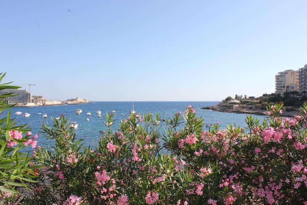 Sunny 2 Bedroom, 2 Bathrooms, Seaside Apt. Sliema Eksteriør billede