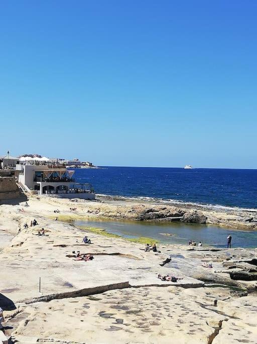 Sunny 2 Bedroom, 2 Bathrooms, Seaside Apt. Sliema Eksteriør billede