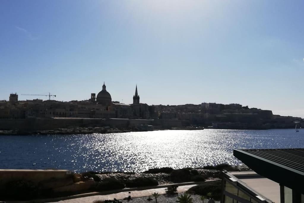 Sunny 2 Bedroom, 2 Bathrooms, Seaside Apt. Sliema Eksteriør billede